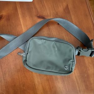Lululemon everywhere belt bag